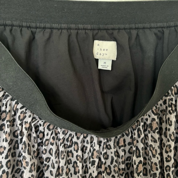 Leopard Print Knee-Length Flowy Skirt Size Medium - Picture 7 of 7